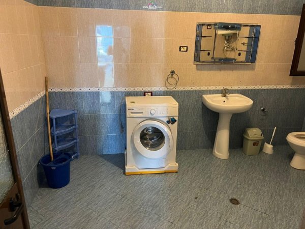 Tirane, jepet me qera Vile 2+1, Kati 1, 90 m² 350 € (21 dhjetori)