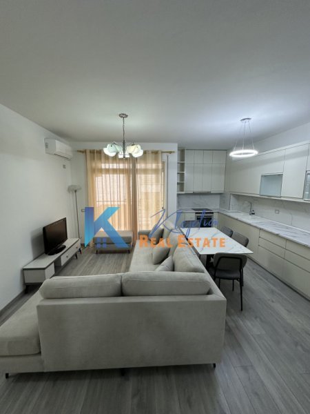 Tirane, shitet apartament 2+1+Ballkon, Kati 4, 96 m² 205,000 € (Liqeni i Thate, prane rruges Peti)