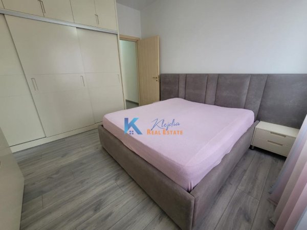 Tirane, shitet apartament 2+1+Ballkon, Kati 4, 96 m² 205,000 € (Liqeni i Thate, prane rruges Peti)