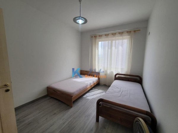 Tirane, shitet apartament 2+1+Ballkon, Kati 4, 96 m² 205,000 € (Liqeni i Thate, prane rruges Peti)