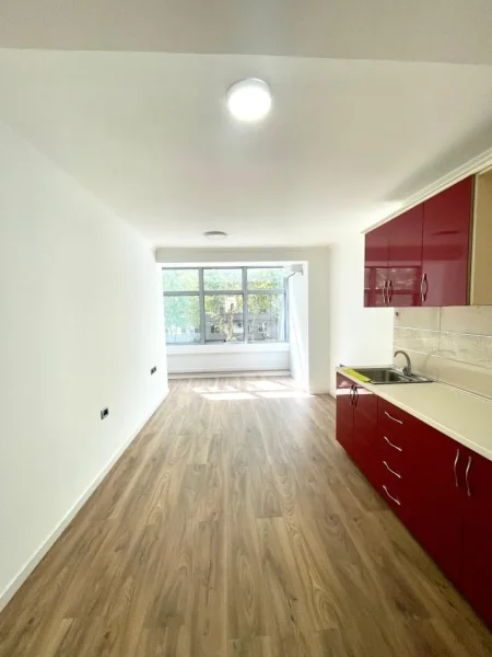 Tirane, jepet me qera apartament 1+1, , 80 m² 700 € (Rruga e Kavajes)