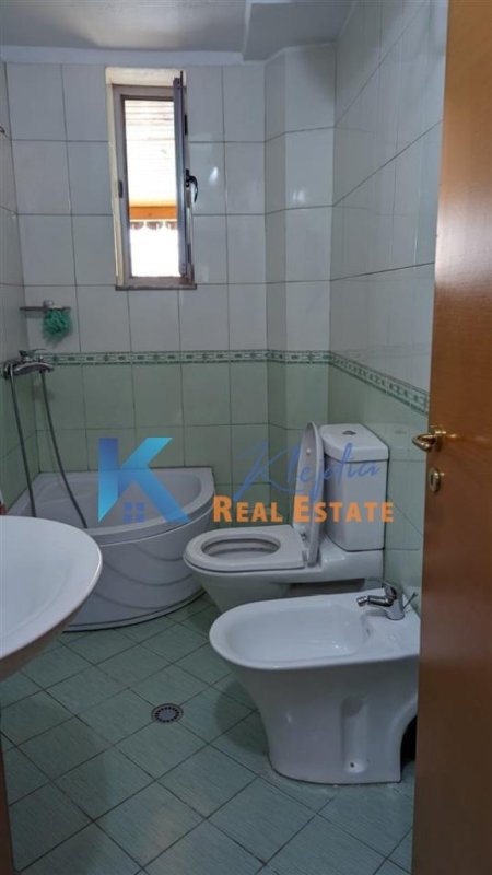 Tirane, shitet apartament 2+1+Ballkon, Kati 2, 92 m² 114,000 € (Laprake, afer spitalit ushtarak)