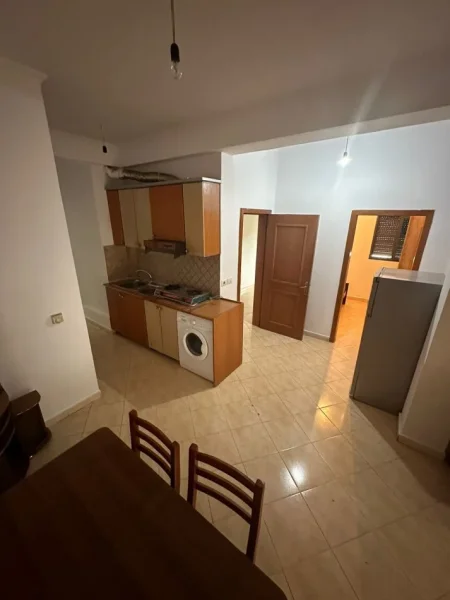 Tirane, jepet me qera Vile 2+1, Kati 3, 85 m² 320 € (KOMPLEKSI GRAND)
