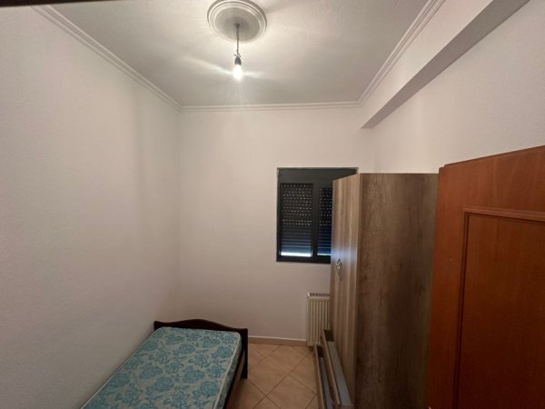 Tirane, jepet me qera Vile 2+1, Kati 3, 85 m² 320 € (KOMPLEKSI GRAND)