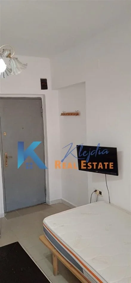 Tirane, jepet me qera garsonier , Kati 5, 25 m² 320 € (Bulevardi Zogu I, afer Qendres)