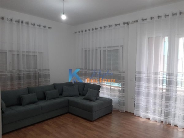 Tirane, jepet me qera apartament 1+1, Kati 4, 60 m² (Ali Dem, kompleksi Mangalem)