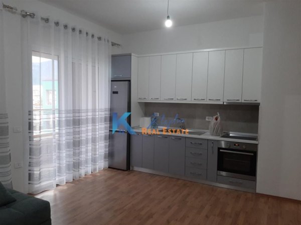 Tirane, jepet me qera apartament 1+1, Kati 4, 60 m² (Ali Dem, kompleksi Mangalem)