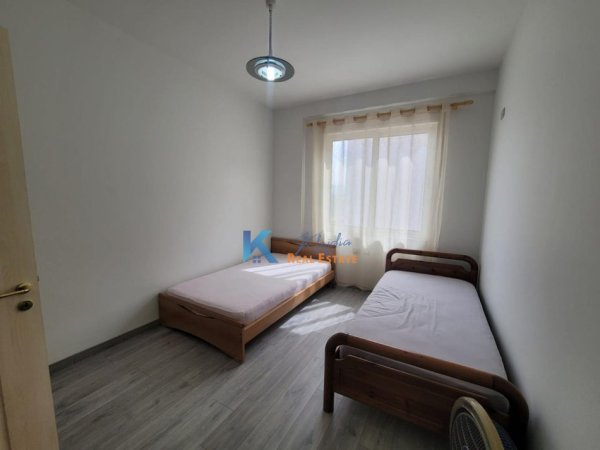 Tirane, shitet apartament 2+1+Ballkon, Kati 4, 96 m² 205,000 € (Liqeni i Thate)