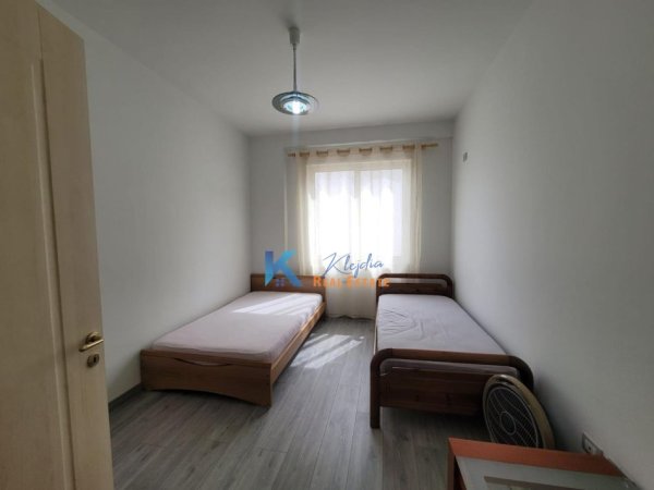 Tirane, shitet apartament 2+1+Ballkon, Kati 4, 96 m² 205,000 € (Liqeni i Thate)