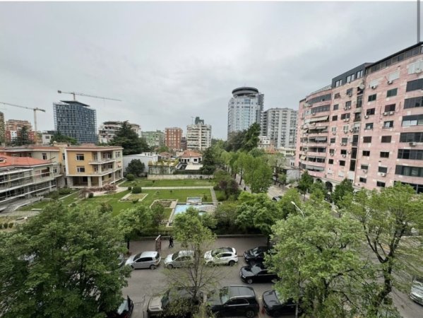 Tirane,Ambient biznesi , Kati 3, 300 m²