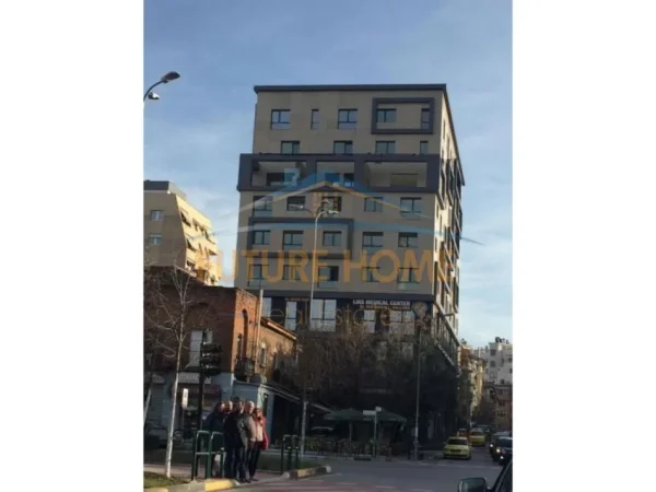 Tirane, jepet me qera ambjent biznesi , , 28 m² 400 € (Stadiumi Dinamo)