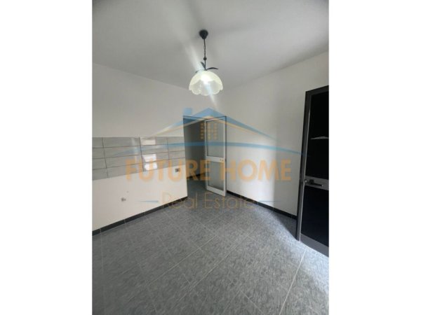 Tirane, jepet me qera ambjent biznesi , , 28 m² 400 € (Stadiumi Dinamo)