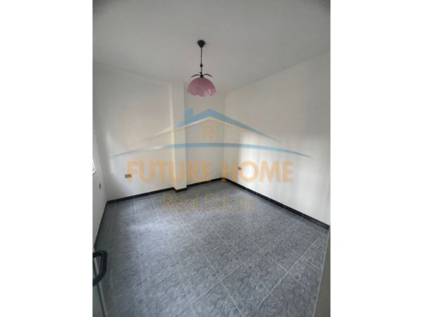 Tirane, jepet me qera ambjent biznesi , , 28 m² 400 € (Stadiumi Dinamo)