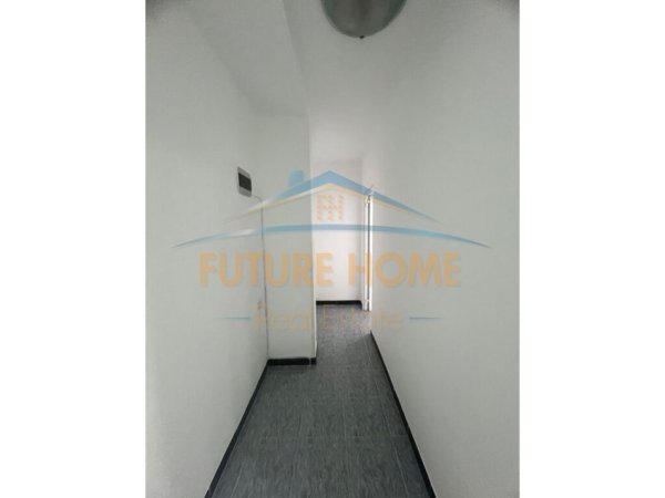 Tirane, jepet me qera ambjent biznesi , , 28 m² 400 € (Stadiumi Dinamo)