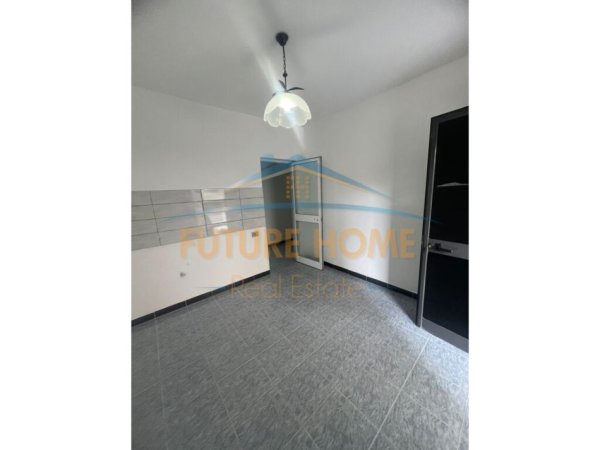 Tirane, jepet me qera ambjent biznesi , , 28 m² 400 € (Stadiumi Dinamo)