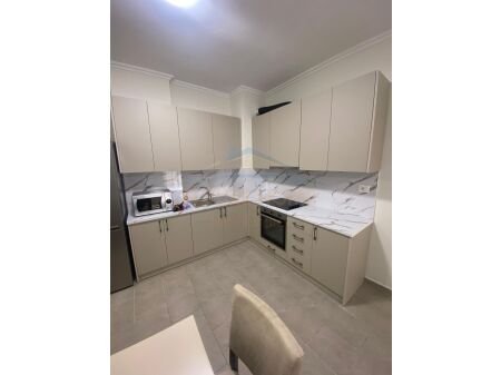 Tirane, jepet me qera apartament 1+1, Kati 3, 70 m² 550 € (Rruga Bilal Sina, Liqeni)