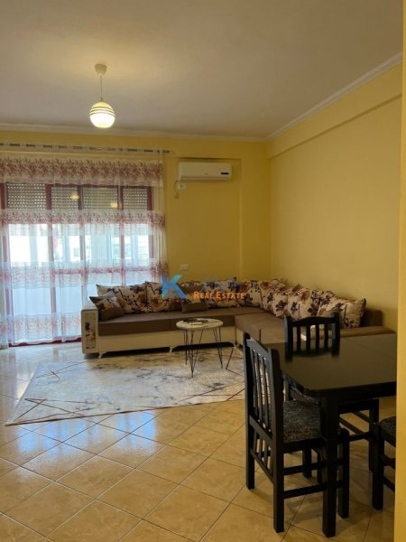 Tirane, jepet me qera apartament 1+1, Kati 4, 60 m² 350 € (Pallatet e Verdha, Kthesa e Kamzes)