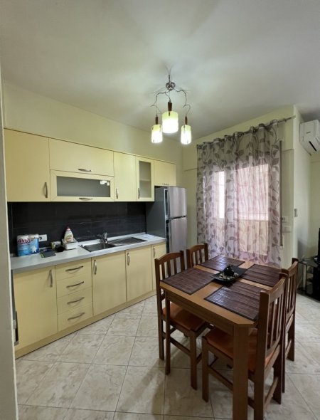 jepet me qera apartament 2+1+Ballkon, , 100 m² 650 € (Komuna parisit)