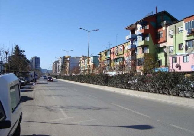 Tirane, jepet me qera dyqan , , 25 m² 600 € (Kavajes)