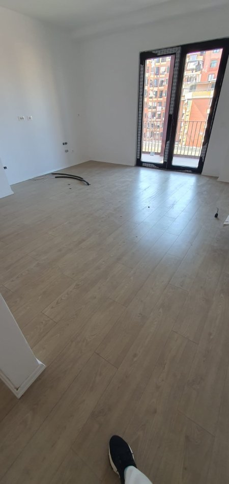 Tirane, jepet me qera zyre , Kati 10, 118 m² 800 € (Tirana Garden Building, Rr e kavajes)