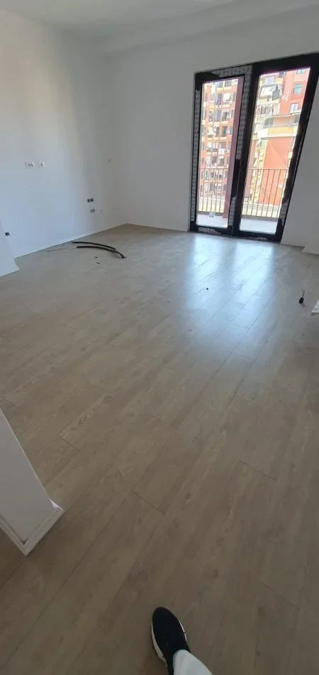 Tirane, jepet me qera zyre , Kati 10, 118 m² 800 € (Tirana Garden Building, Rr e kavajes)