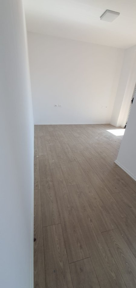 Tirane, jepet me qera zyre , Kati 10, 118 m² 800 € (Tirana Garden Building, Rr e kavajes)