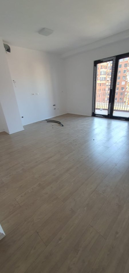 Tirane, jepet me qera zyre , Kati 10, 118 m² 800 € (Tirana Garden Building, Rr e kavajes)