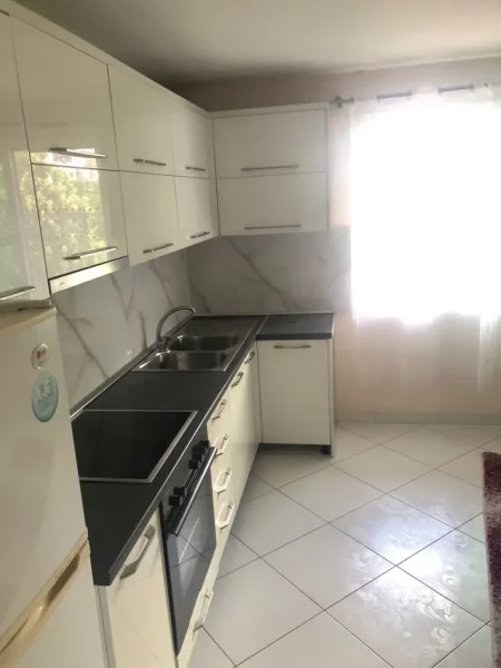 Tirane, jepet me qera apartament 2+1, 145 m² 700 € (don bosko)