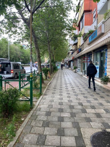 Tirane, jepet me qera dyqan , , 25 m² 600 € (Rruga Kavajes)