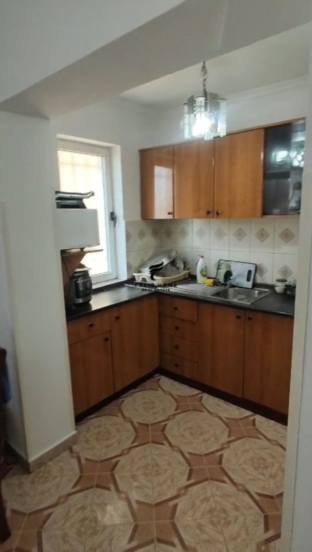 Tirane, shitet apartament 2+1+Ballkon, Kati 5, 75 m² 117,000 € (MATERNITETI I RI)