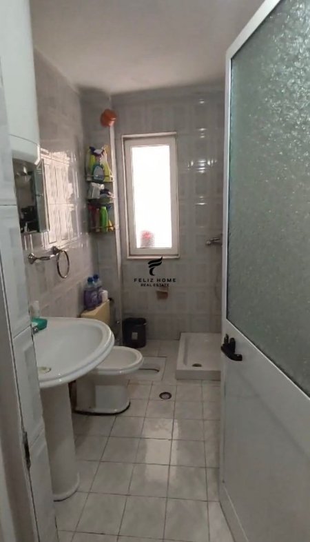 Tirane, shitet apartament 2+1+Ballkon, Kati 5, 75 m² 117,000 € (MATERNITETI I RI)