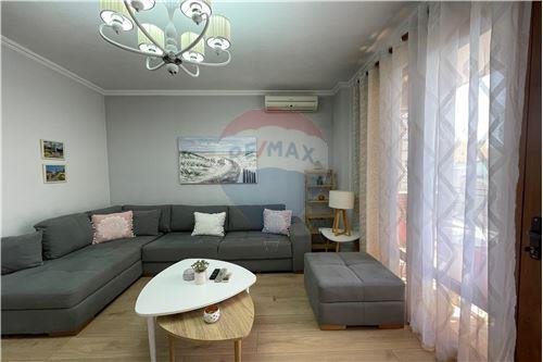 Tirane, jepet me qera apartament 1+1+Ballkon, Kati 2, 80 m² 550 € (Rruga e Elbasanit)