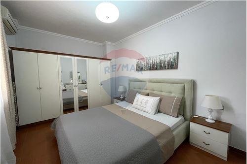 Tirane, jepet me qera apartament 1+1+Ballkon, Kati 2, 80 m² 550 € (Rruga e Elbasanit)