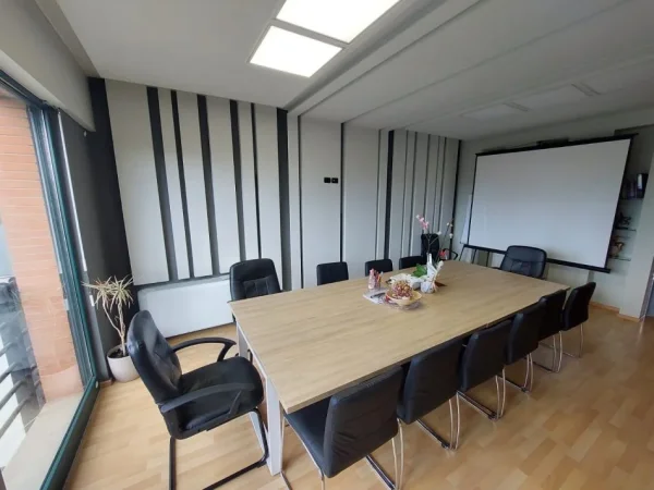 Tirane, jap me qera apartament 3+1+Ballkon, Kati 6, 150 m² 1,500 € (Ismail Qemali)