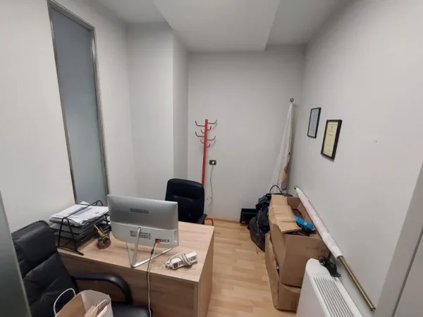 Tirane, jap me qera apartament 3+1+Ballkon, Kati 6, 150 m² 1,500 € (Ismail Qemali)