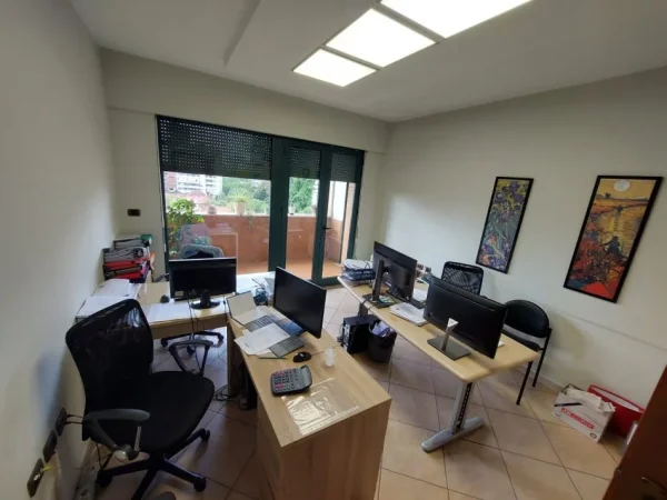 Tirane, jap me qera apartament 3+1+Ballkon, Kati 6, 150 m² 1,500 € (Ismail Qemali)