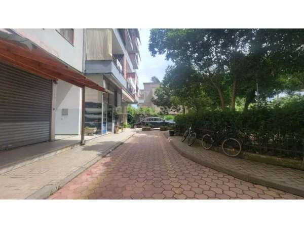 Tirane, shitet ambjent biznesi , , 35 m² 52,500 € (Bulevardi Migjeni)