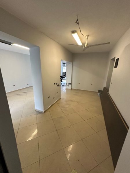 Tirane, shitet dyqan , , 60 m² 105,000 € (PAZARI I RI)