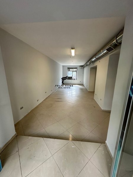 Tirane, shitet dyqan , , 60 m² 105,000 € (PAZARI I RI)