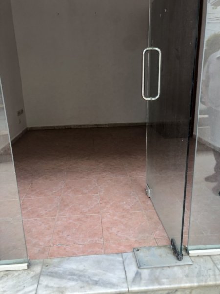 Tirane, jepet me qera ambjent biznesi , , 18 m² 180 € (Pjeter Budi)