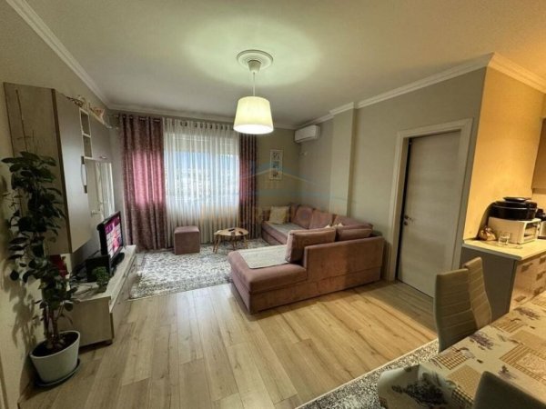 Tirane, jepet me qera apartament 1+1, Kati 4, 68 m² 650 € (Rruga e Ullishtes)