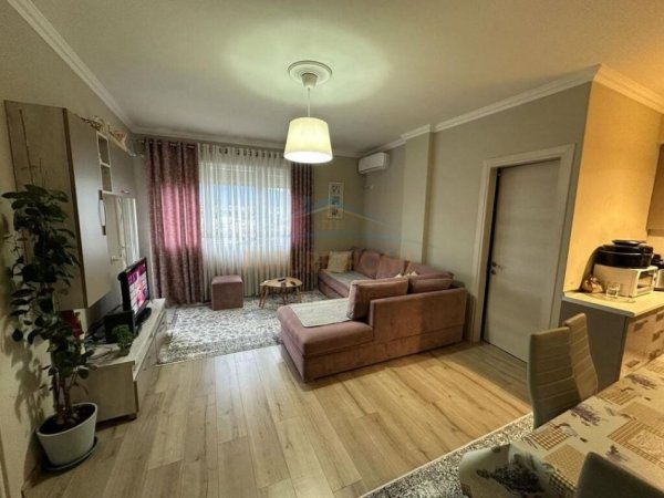 Tirane, jepet me qera apartament 1+1, Kati 4, 68 m² 600 € (Rruga e Ullishtes)