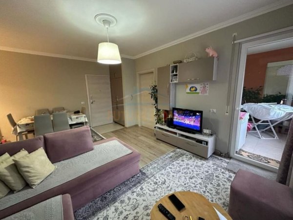 Tirane, jepet me qera apartament 1+1, Kati 4, 68 m² 650 € (Rruga e Ullishtes)