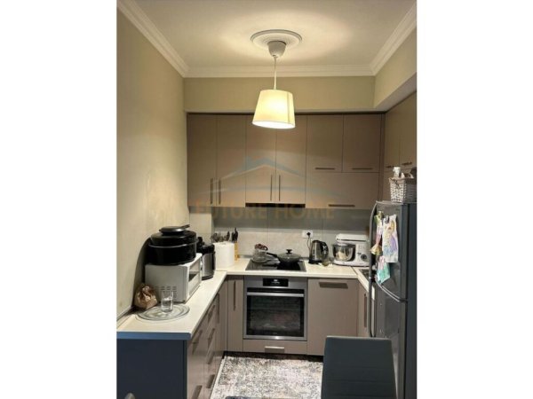 Tirane, jepet me qera apartament 1+1, Kati 4, 68 m² 650 € (Rruga e Ullishtes)
