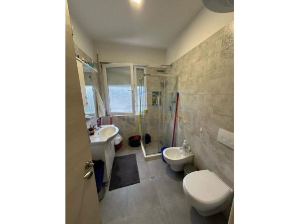 Tirane, jepet me qera apartament 1+1, Kati 4, 68 m² 600 € (Rruga e Ullishtes)