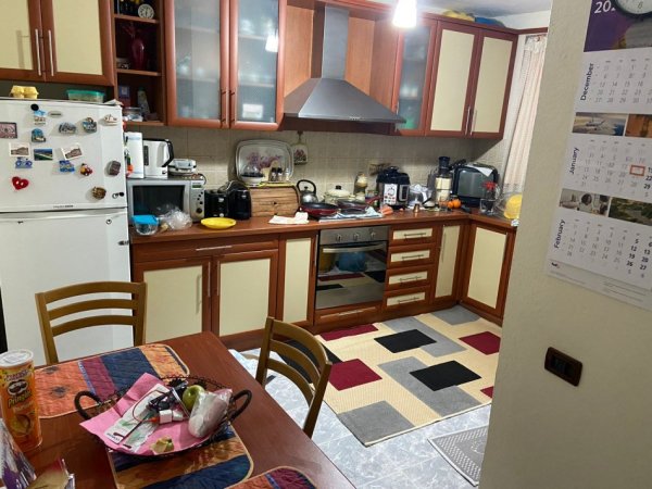 Tirane, shes apartament 3+1+Ballkon, Kati 4, 120 m² 140,000 € (Ali Dem)