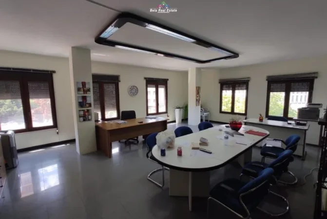 Tirane, jepet me qera zyre , Kati 3, 100 m² 800 € (rruga e elbasanit)