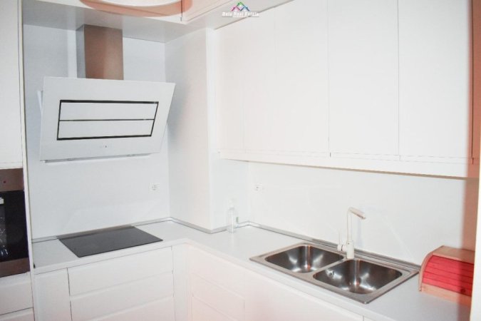 Tirane, jepet me qera apartament 2+1, Kati 4, 104 m² 500 € (fresk)