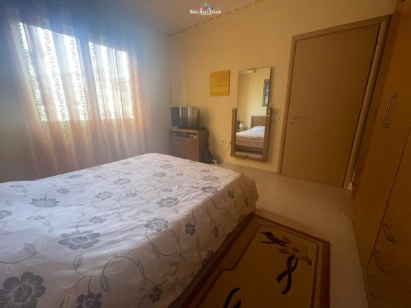 Tirane, jepet me qera apartament 1+1+Ballkon, Kati 3, 65 m² 350 € (fresku)