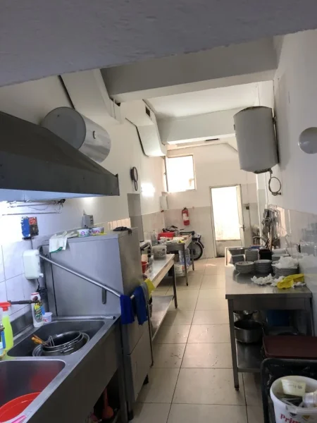 Tirane, shitet ambjent biznesi , , 240 m² 350,000 € (Pjeter Budi)